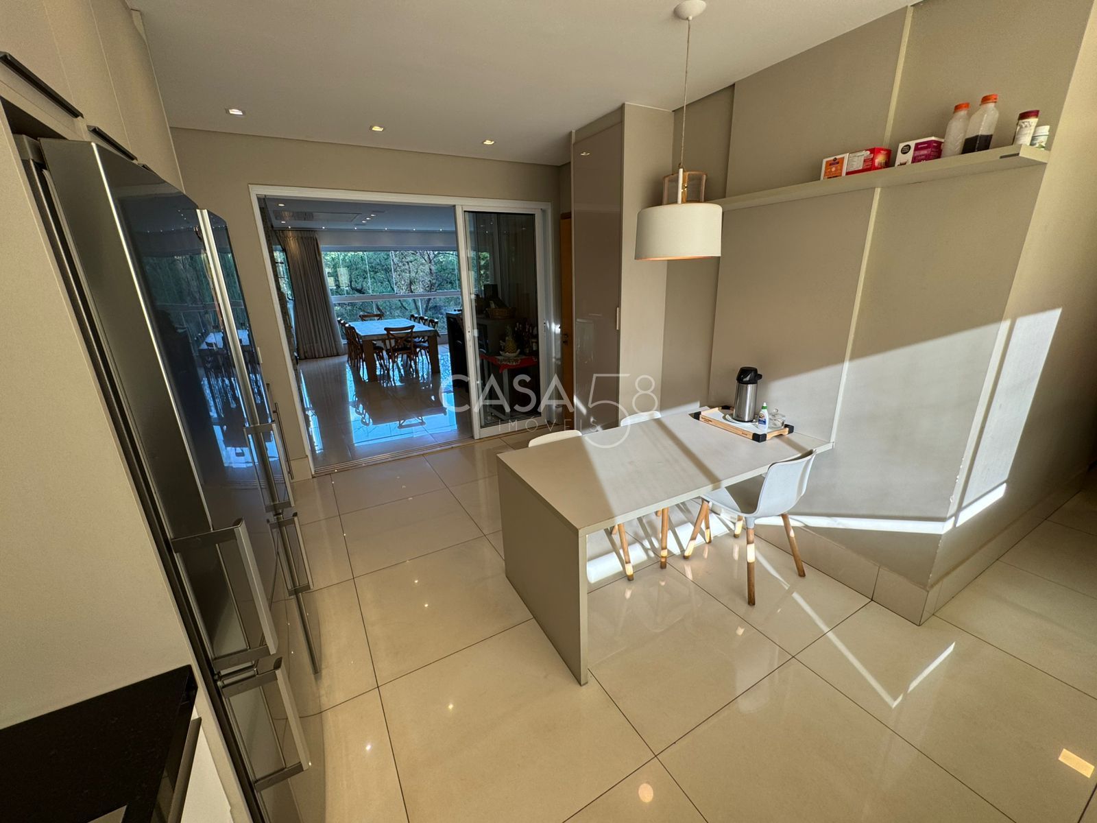 Apartamento Térreo de Alto Padrão à Venda com 4 Suítes, 4 Vagas e 286 m²