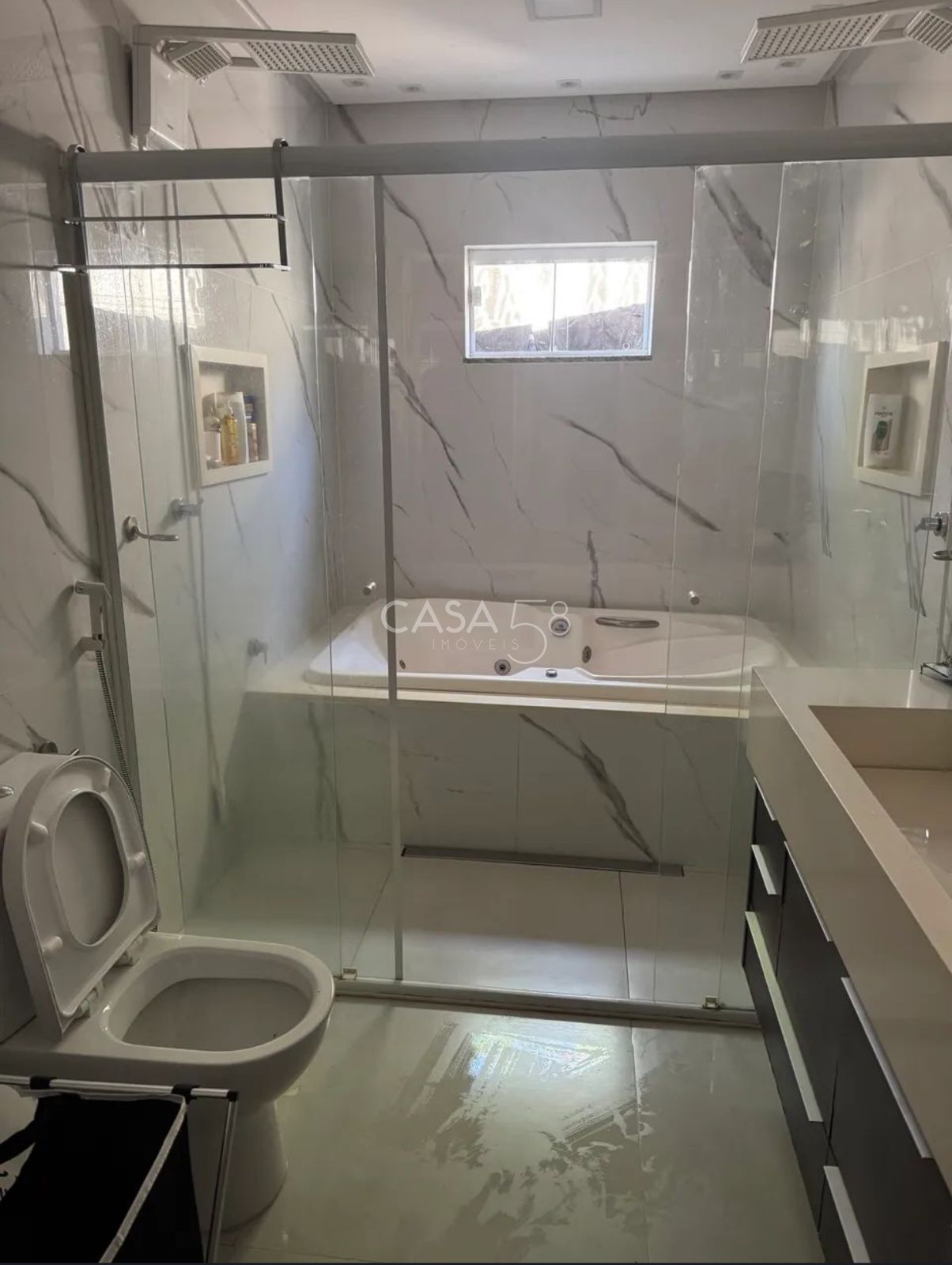 Casa Térrea à Venda no Jardim Atlântico – Lote Inteiro e Repleta de Conforto!