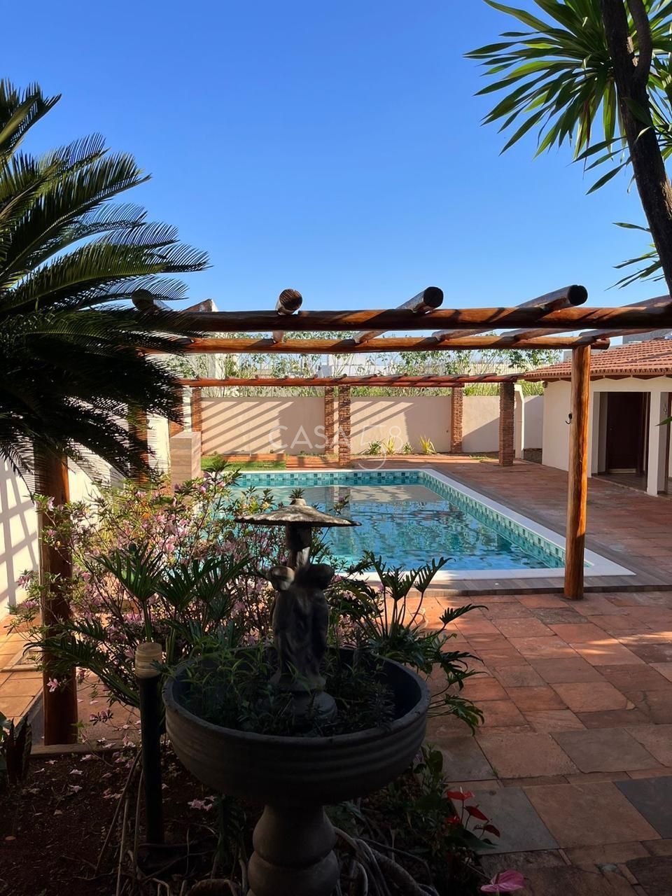 Sobrado de Luxo à Venda no Setor Santa Genoveva. 5 quarto sendo 4 suítes