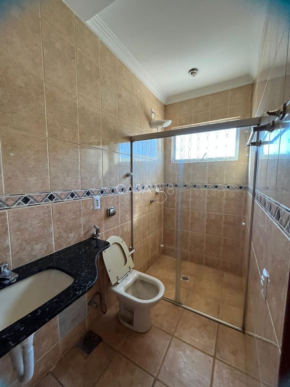 Sobrado de Luxo à Venda no Setor Santa Genoveva. 5 quarto sendo 4 suítes