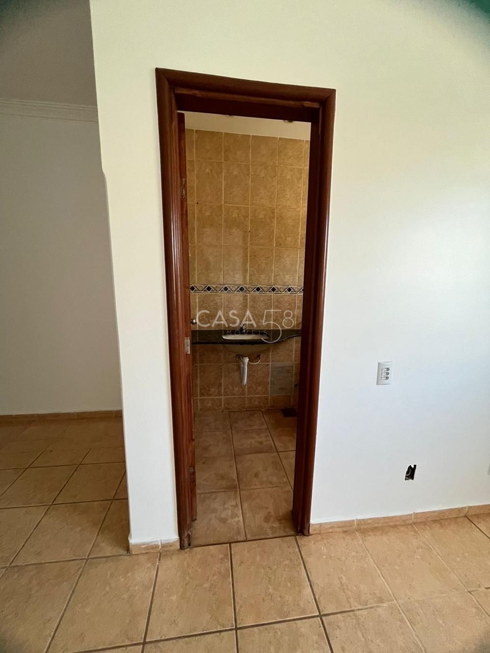 Sobrado de Luxo à Venda no Setor Santa Genoveva. 5 quarto sendo 4 suítes