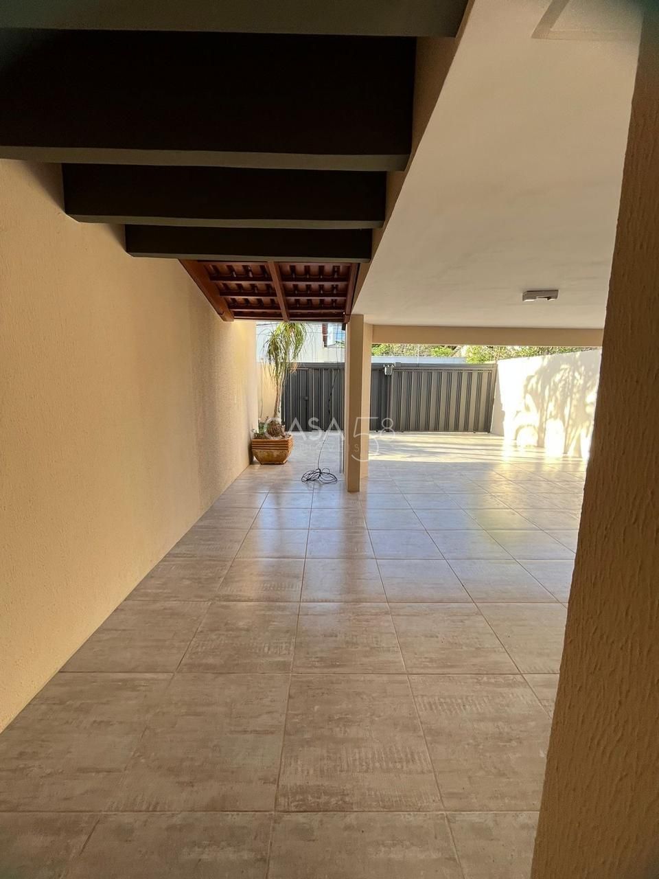 Sobrado de Luxo à Venda no Setor Santa Genoveva. 5 quarto sendo 4 suítes