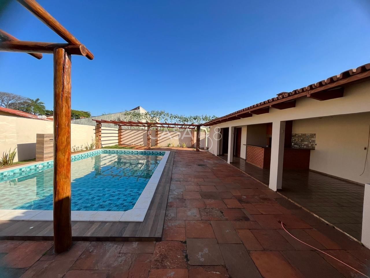 Sobrado de Luxo à Venda no Setor Santa Genoveva. 5 quarto sendo 4 suítes