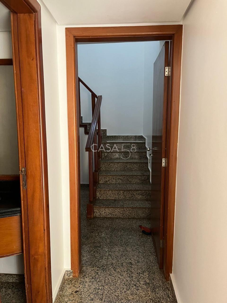 Sobrado de Luxo à Venda no Setor Santa Genoveva. 5 quarto sendo 4 suítes