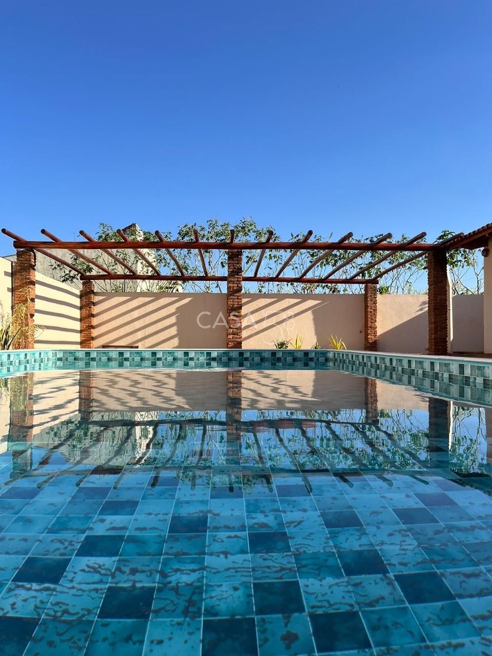 Sobrado de Luxo à Venda no Setor Santa Genoveva. 5 quarto sendo 4 suítes