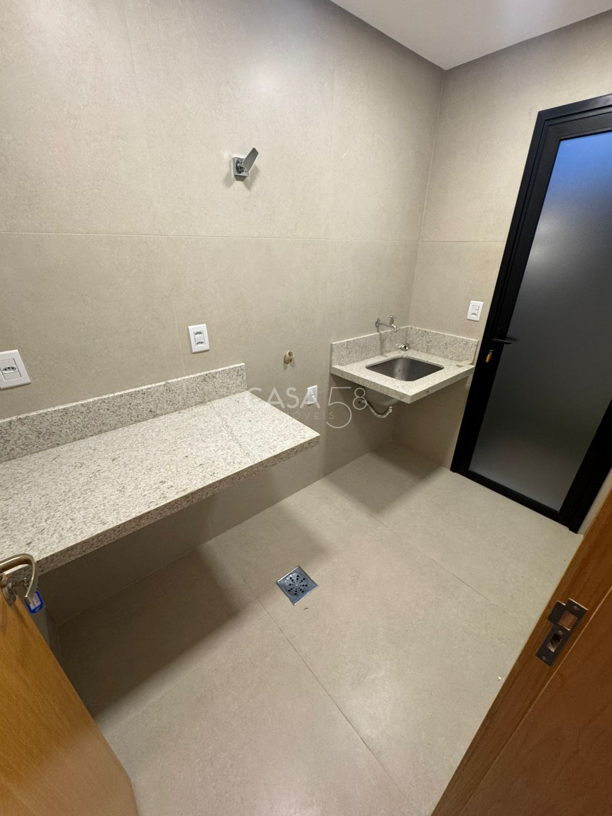 Sobrado à Venda no Jardins Capri – Alto Padrão, 4 Quartos 3 Suítes, Piscina