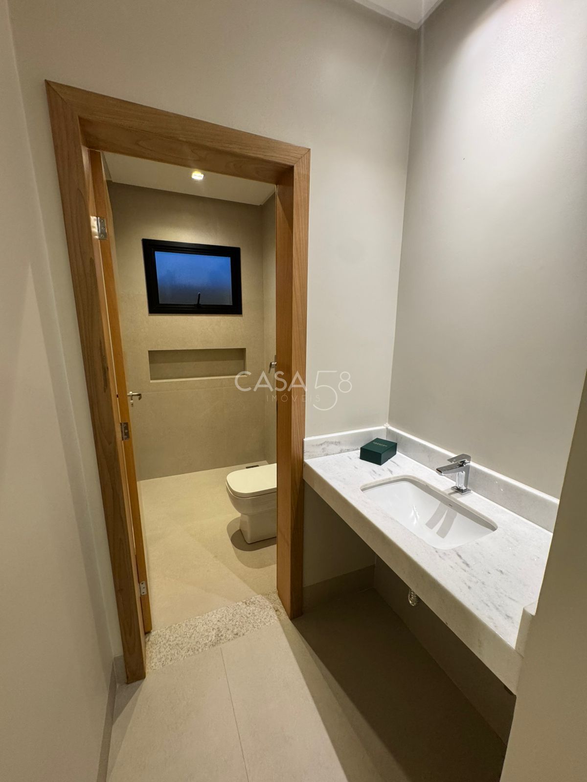 Sobrado à Venda no Jardins Capri – Alto Padrão, 4 Quartos 3 Suítes, Piscina