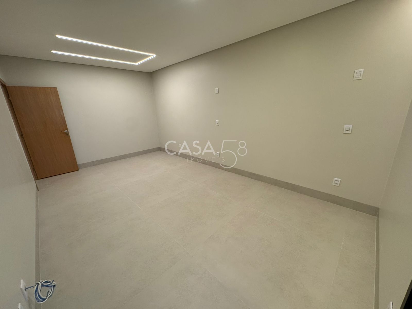 Sobrado à Venda no Jardins Capri – Alto Padrão, 4 Quartos 3 Suítes, Piscina