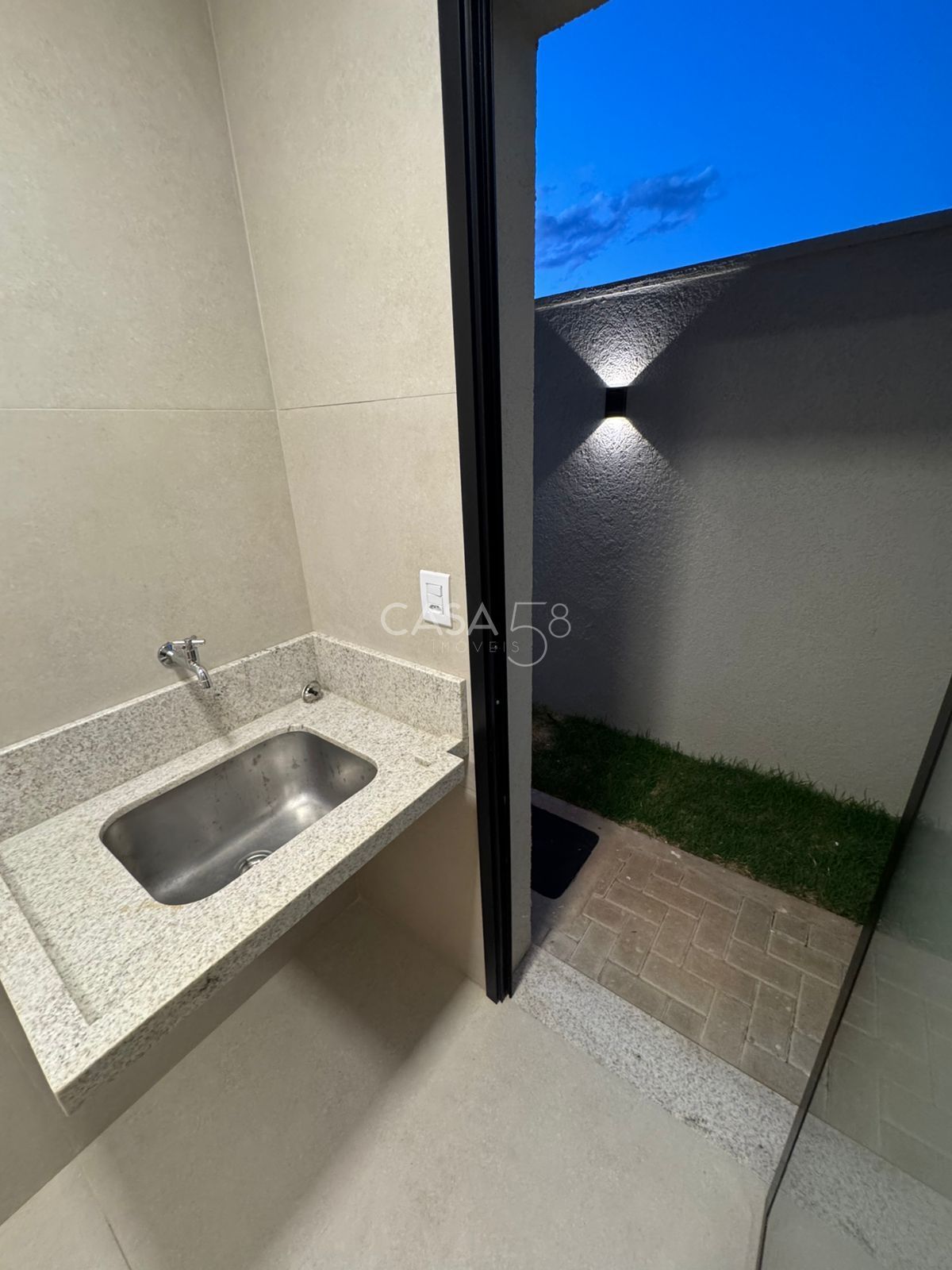 Sobrado à Venda no Jardins Capri – Alto Padrão, 4 Quartos 3 Suítes, Piscina