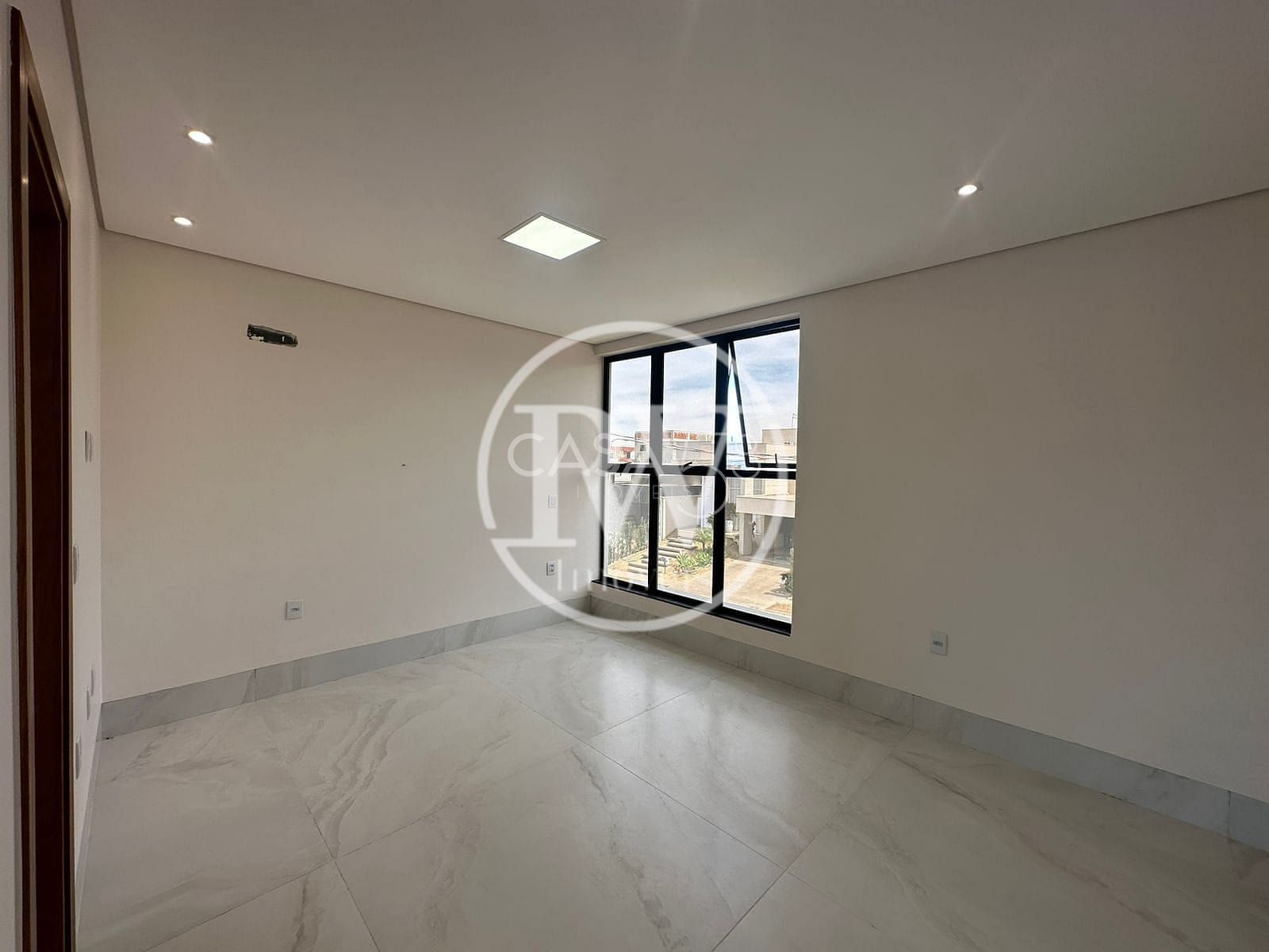 Sobrado no Jardins Nápoles – 4 Suítes – 263m² – Piscina Aquecida