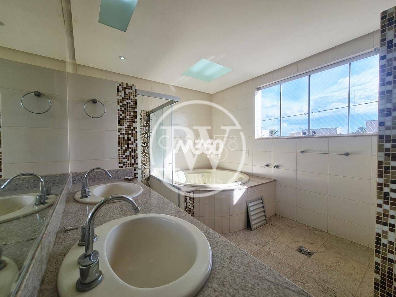 Sobrado à venda, 4 quartos sendo 4 suites, Jardins Milão, Goiânia, GO