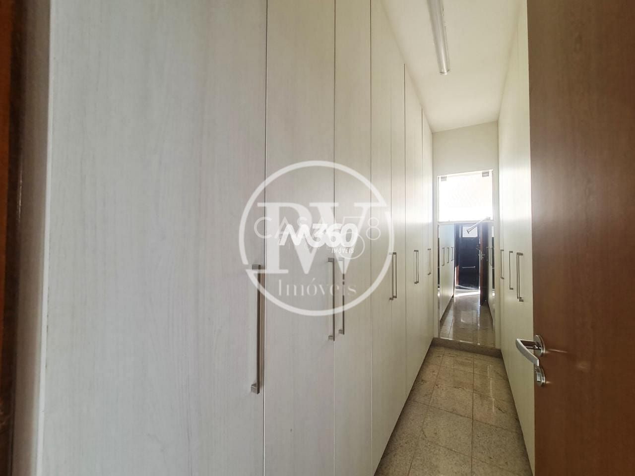 Sobrado à venda, 4 quartos sendo 4 suites, Jardins Milão, Goiânia, GO