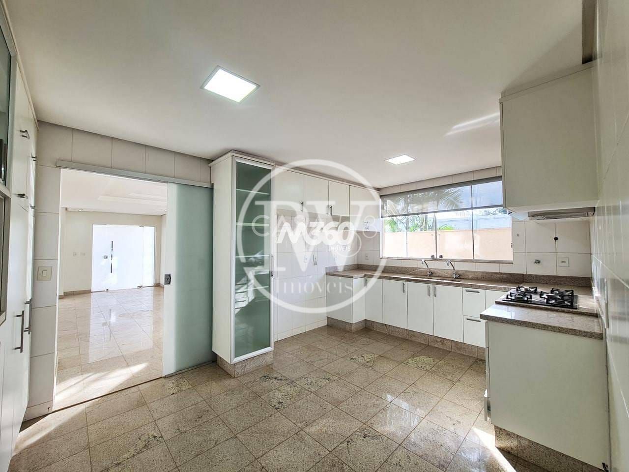 Sobrado à venda, 4 quartos sendo 4 suites, Jardins Milão, Goiânia, GO