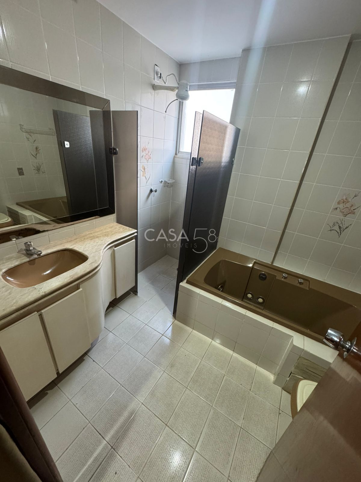 Apartamento à Venda - 4 Quartos - 1 Suíte com 214 m² - Goiânia - GO