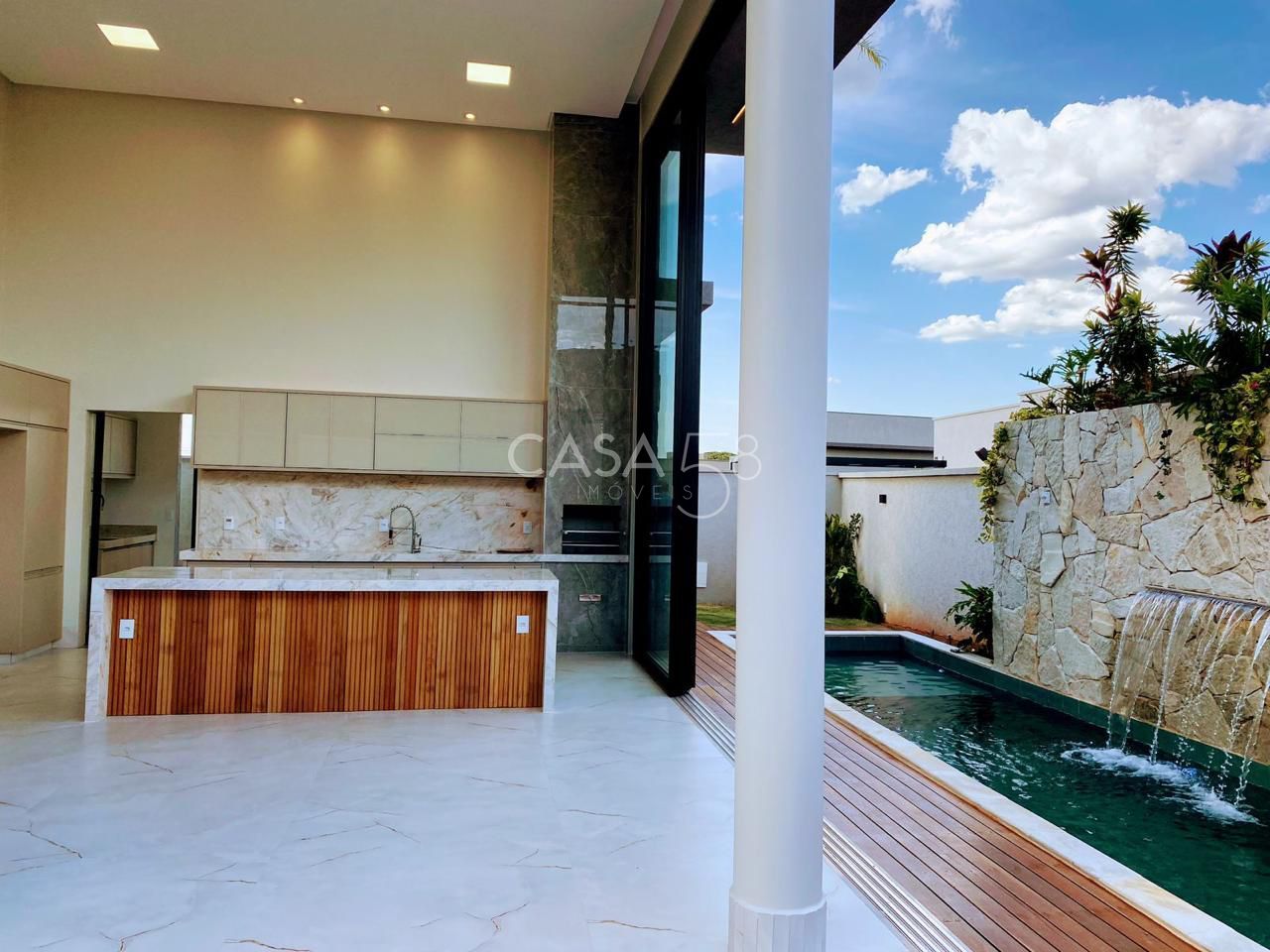 Casa Térrea Mobiliada e Decorada em Goiânia – Piscina Aquecida - 3 Suítes