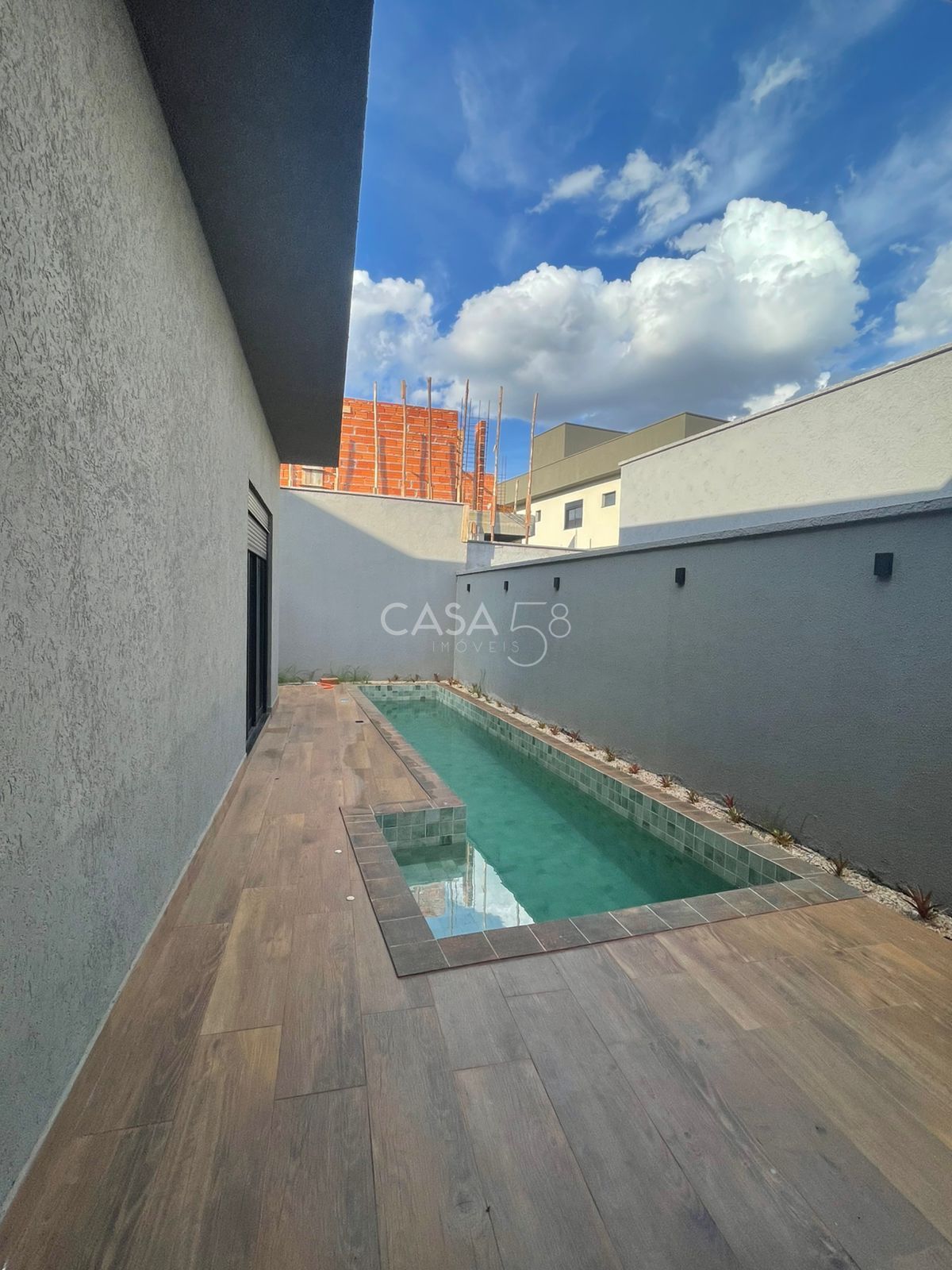 Casa de Alto Padrão com 4 Suítes e 235m², Portal do Sol Garden, Varanda