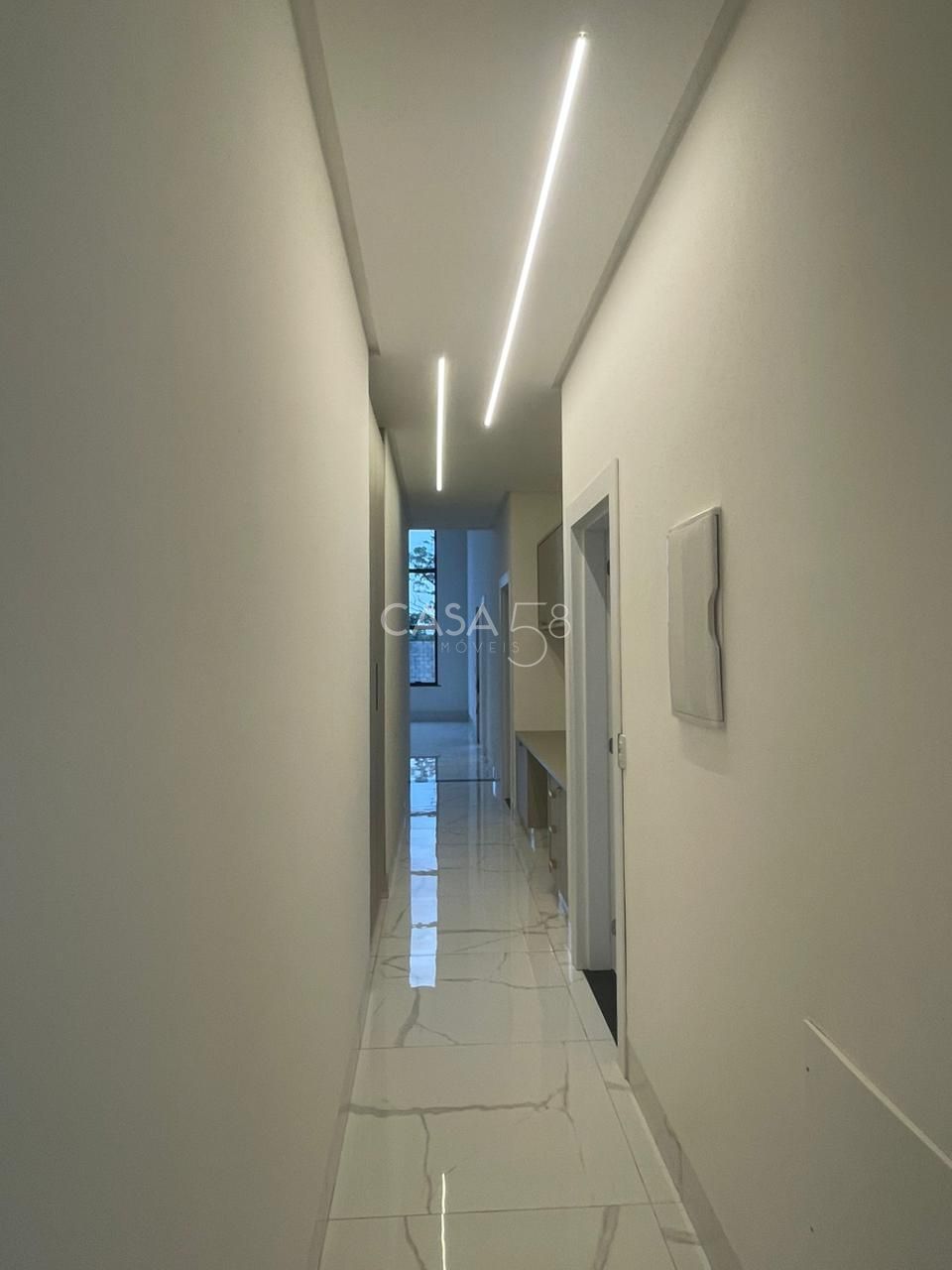 Casa de Alto Padrão com 4 Suítes e 235m², Portal do Sol Garden, Varanda