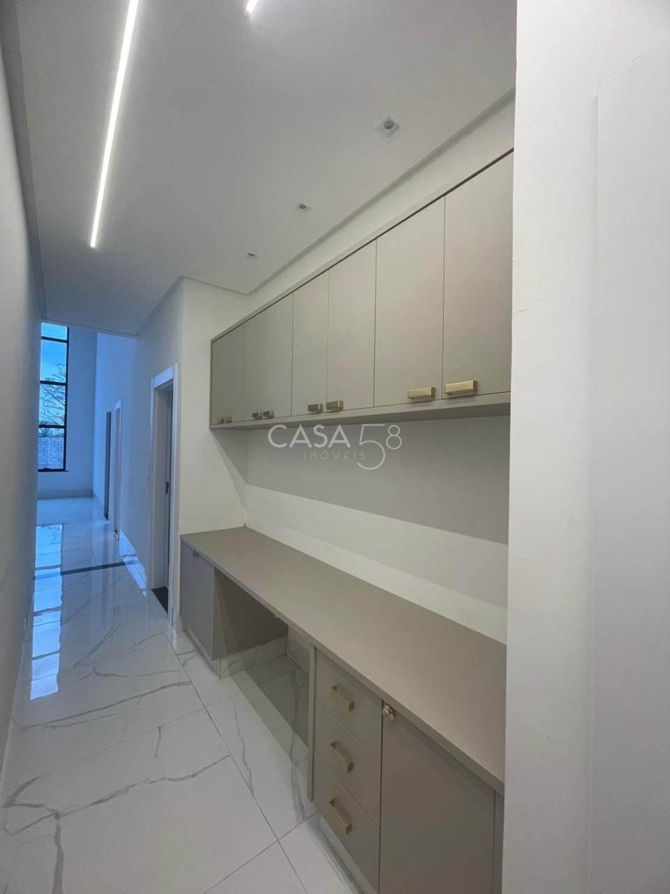 Casa de Alto Padrão com 4 Suítes e 235m², Portal do Sol Garden, Varanda