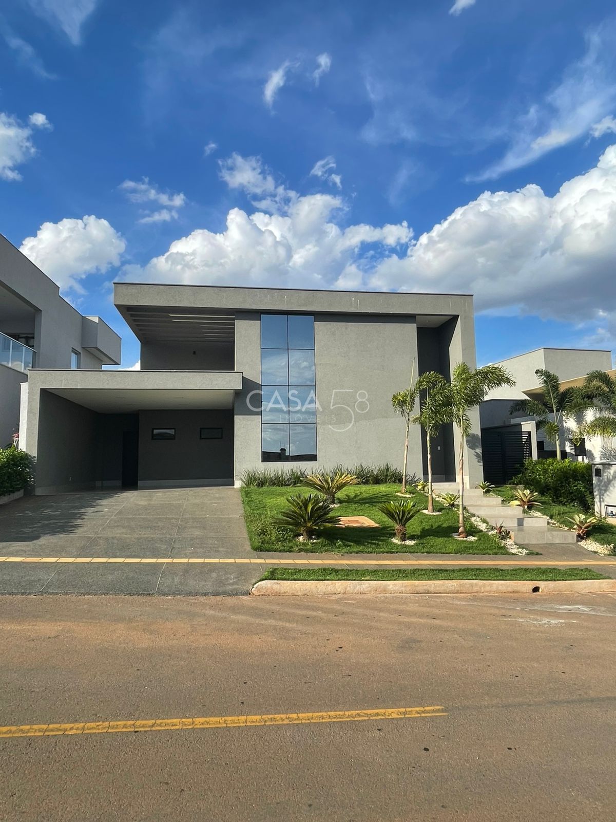 Casa de Alto Padrão com 4 Suítes e 235m², Portal do Sol Garden, Varanda