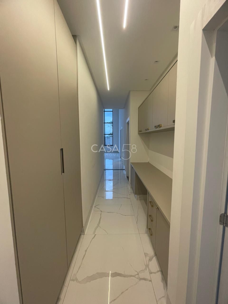 Casa de Alto Padrão com 4 Suítes e 235m², Portal do Sol Garden, Varanda