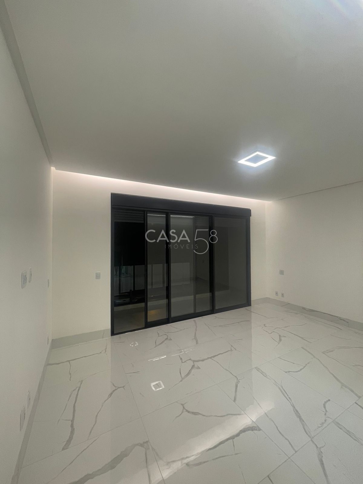 Sobrado de Luxo com 4 Suítes, Office e Lazer Completo - 325m²