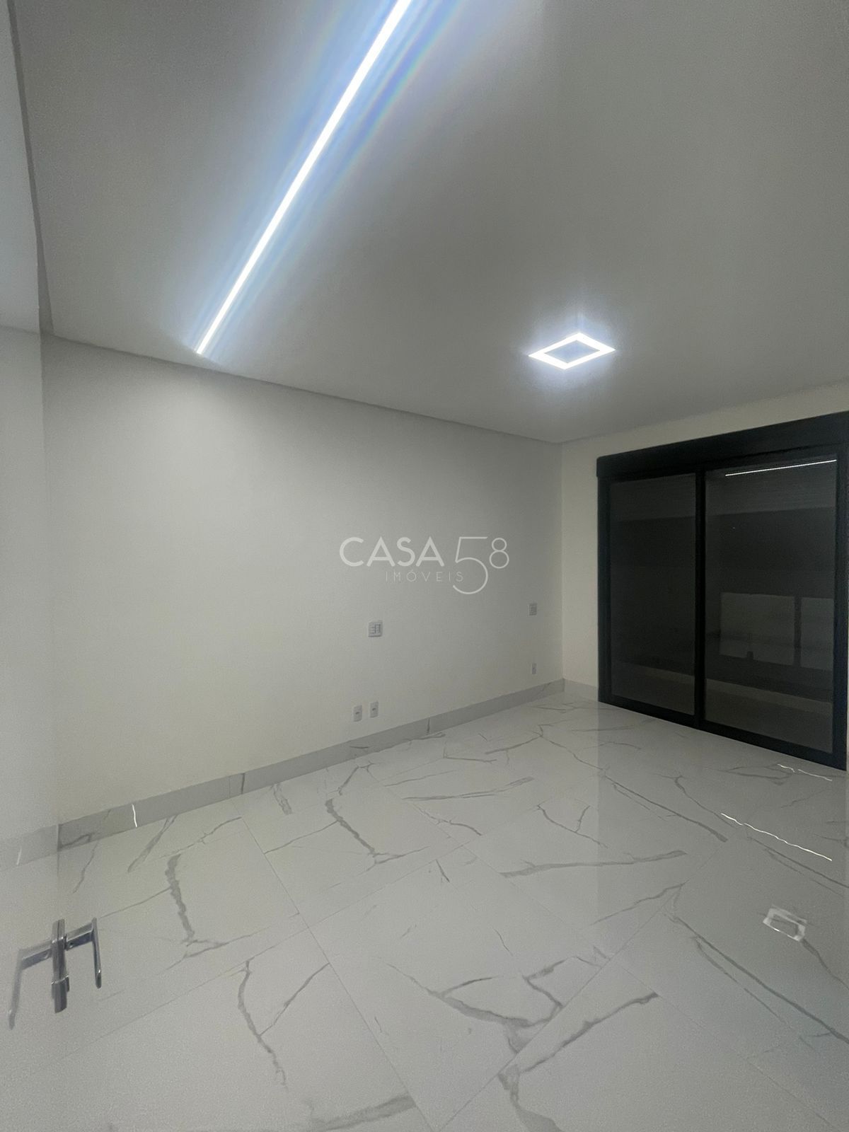 Sobrado de Luxo com 4 Suítes, Office e Lazer Completo - 325m²