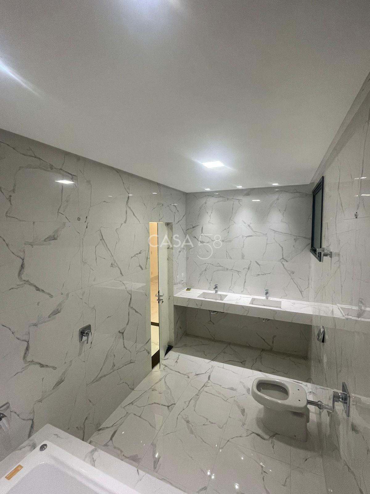 Sobrado de Luxo com 4 Suítes, Office e Lazer Completo - 325m²