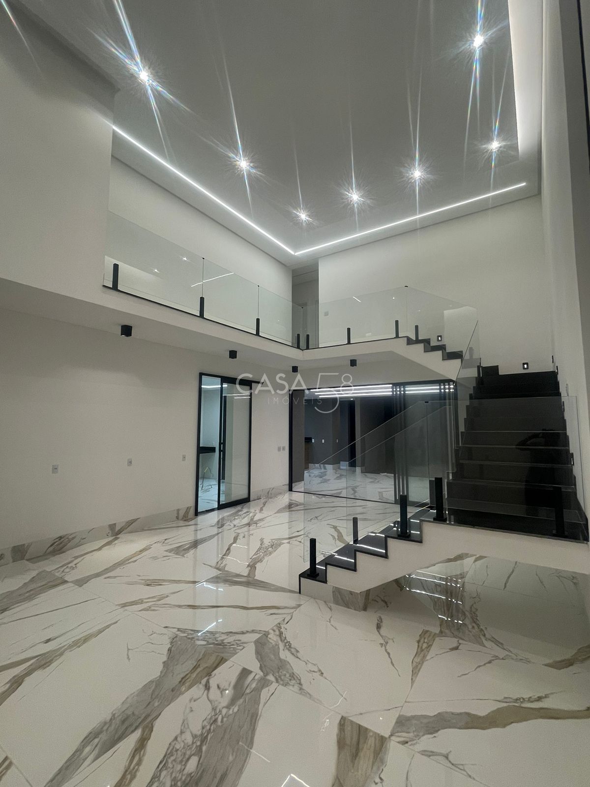 Sobrado de Luxo com 4 Suítes, Office e Lazer Completo - 325m²