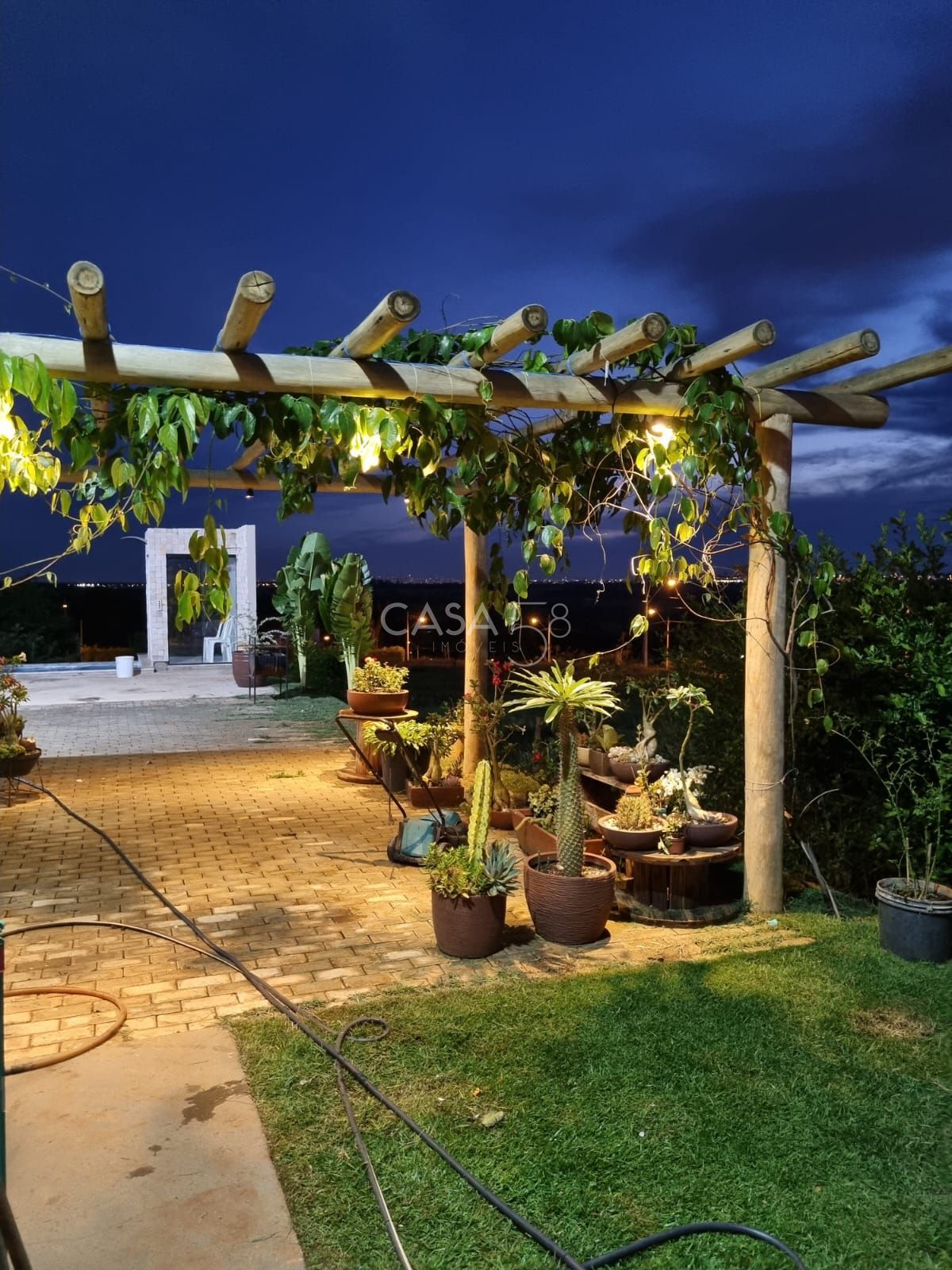 Casa no Condomínio Estância do Bosque – Lote de 2.010m² com Vista e Piscina