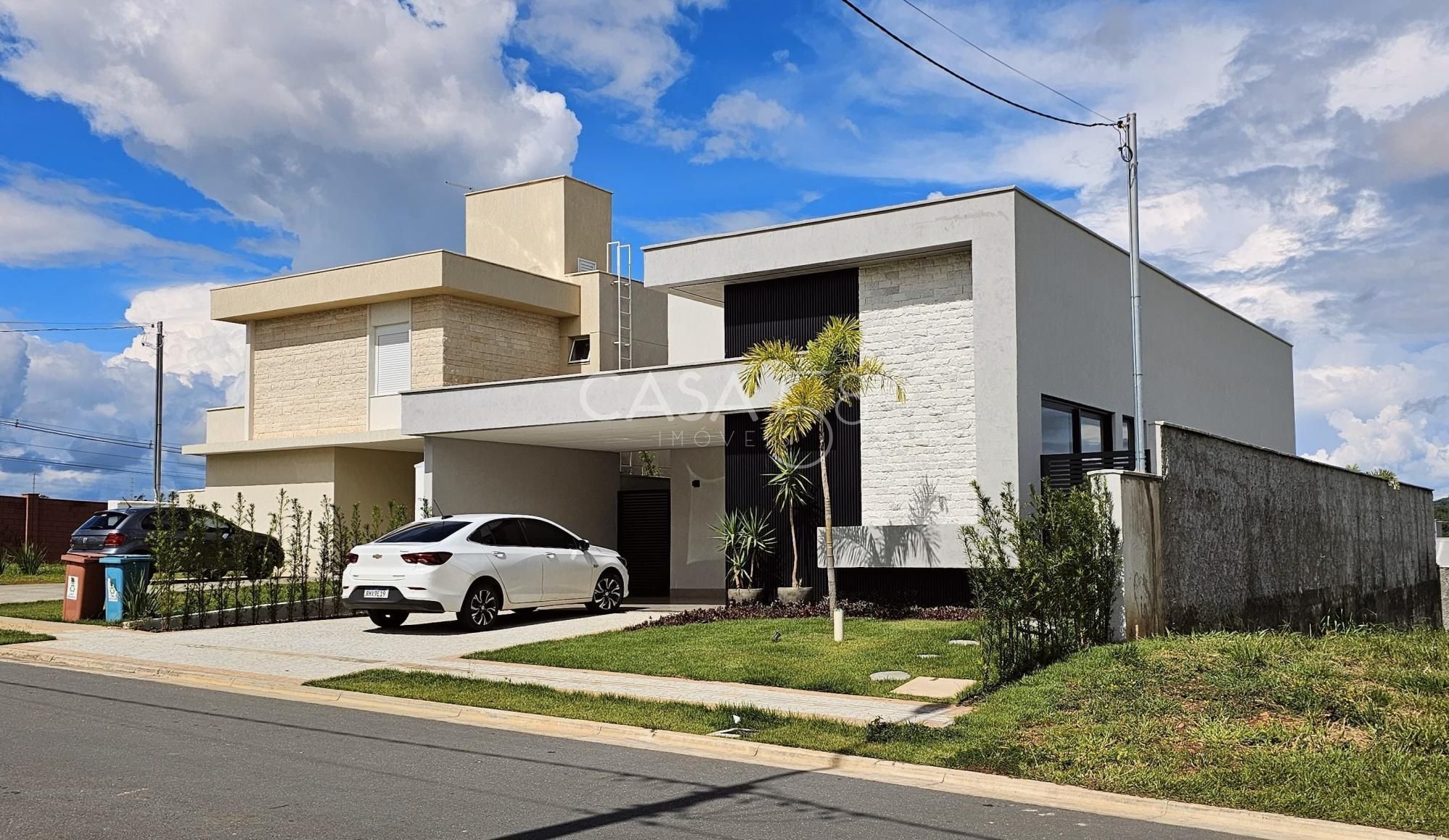 Casa Térrea no Jardins Nápoles – 3 Suítes Energia Fotovoltaica e Aceita Permuta