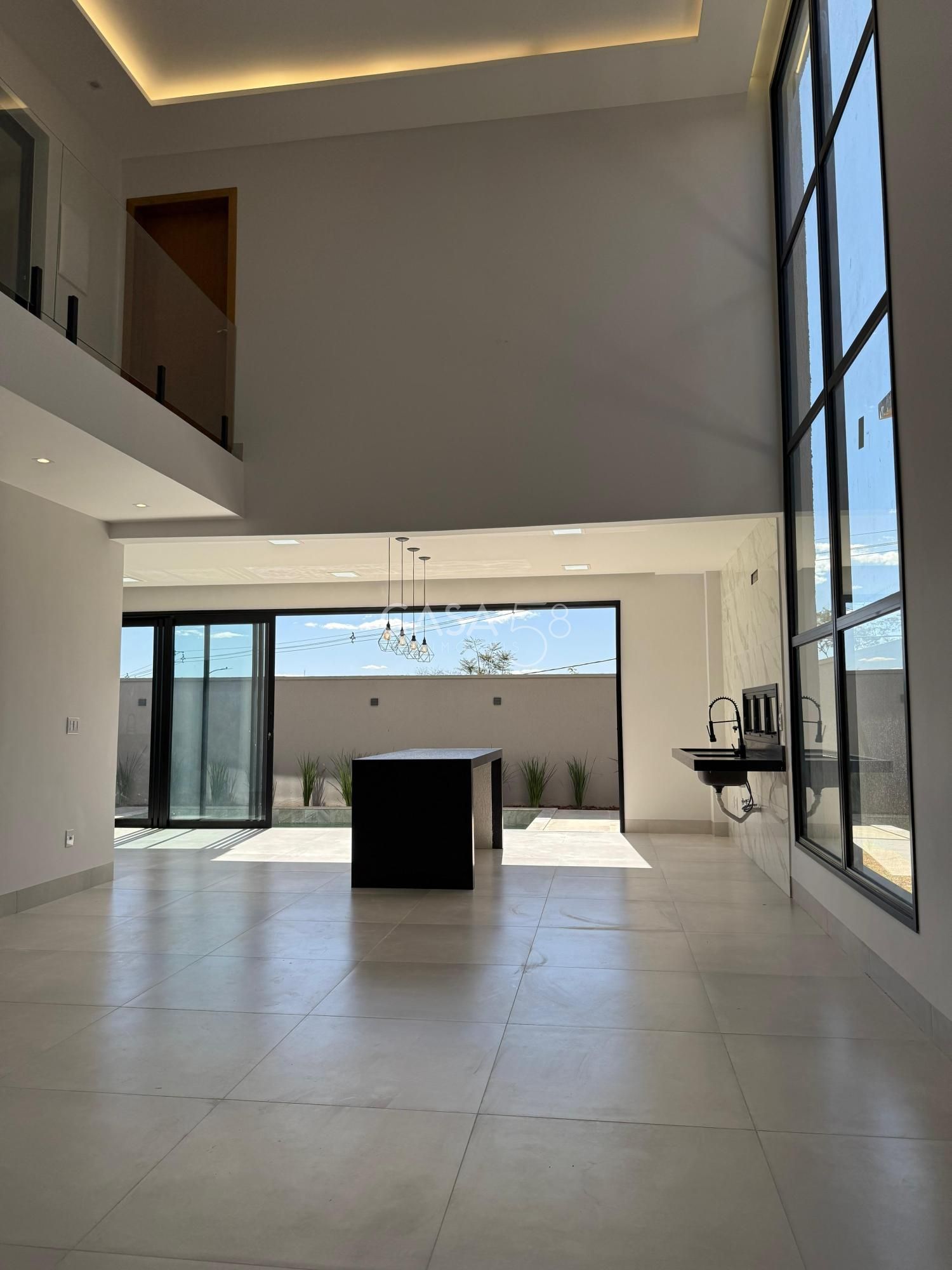 Sobrado no Jardins Porto – 4 Suítes, Frente para Reserva e Vista Permanente