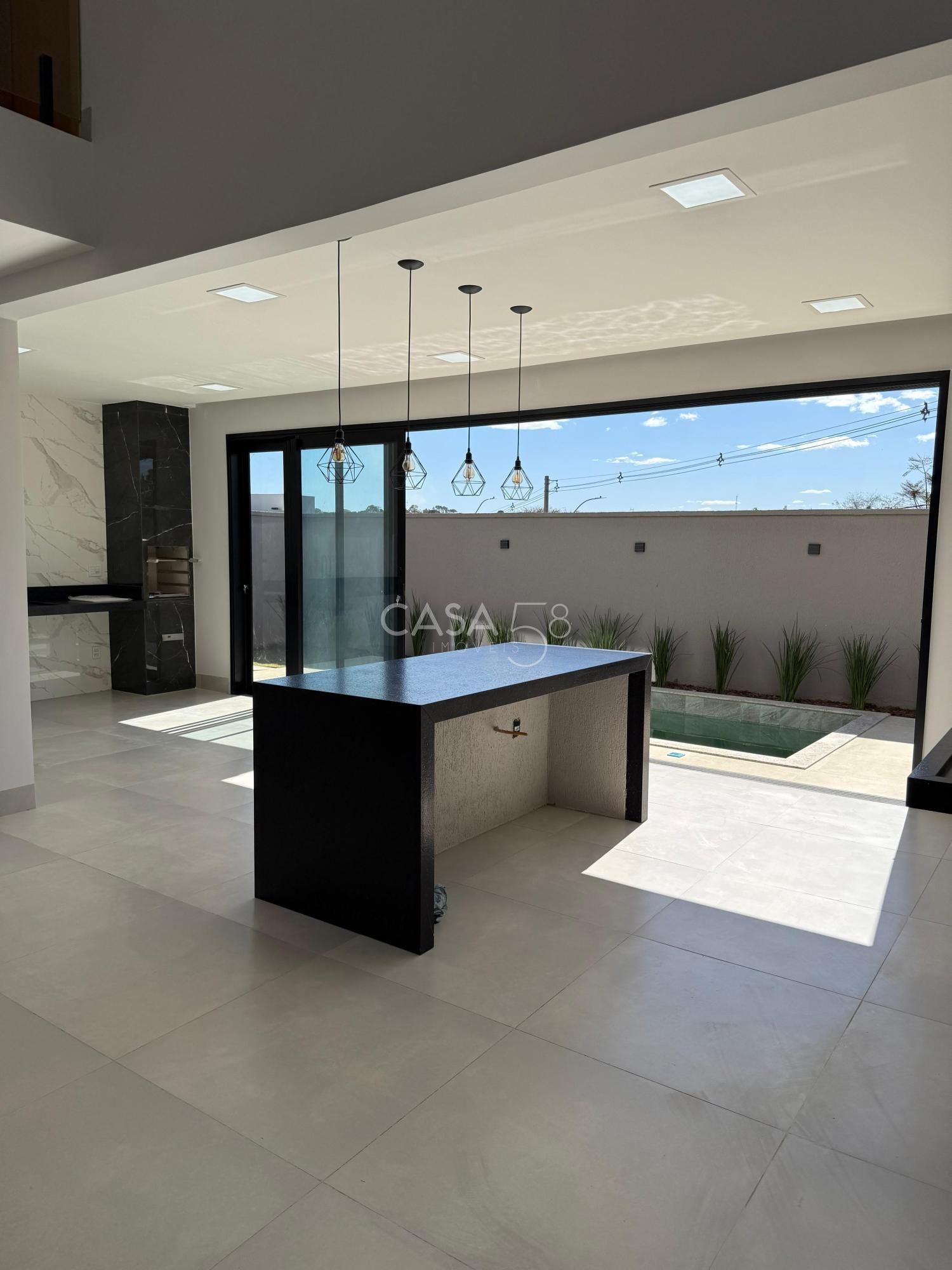 Sobrado no Jardins Porto – 4 Suítes, Frente para Reserva e Vista Permanente