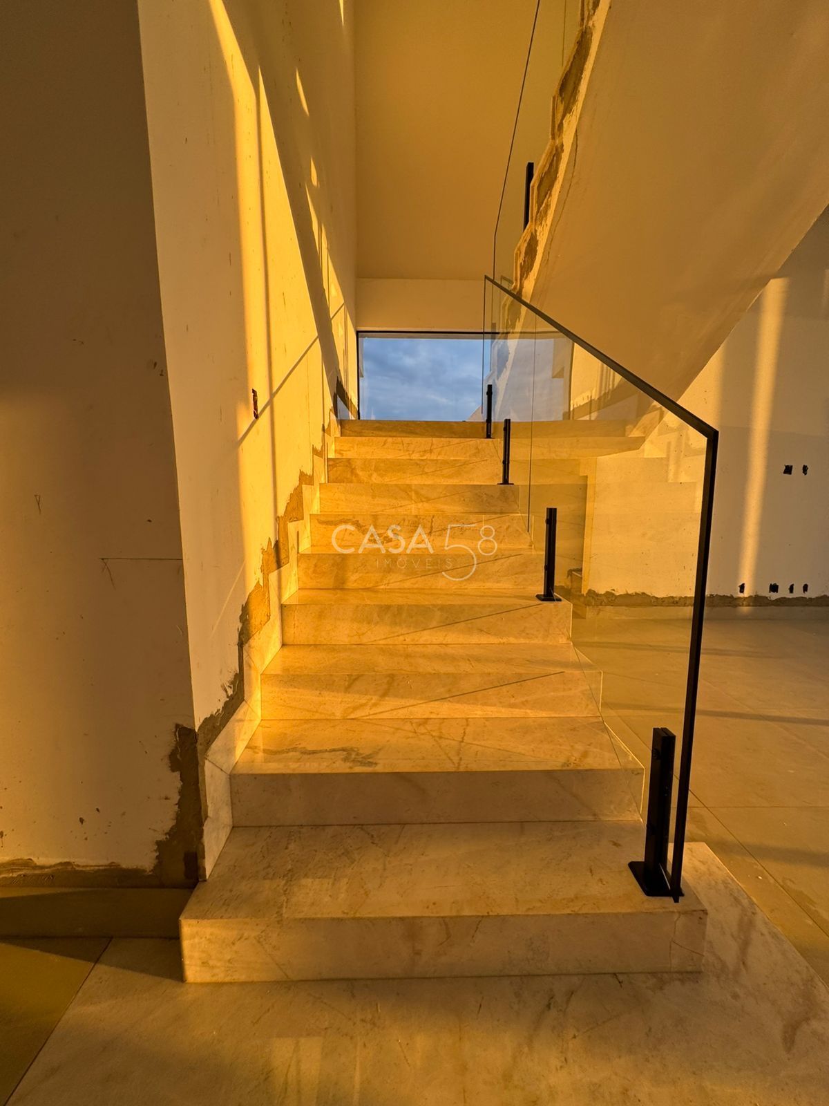 Casa Nascente 242m² com 3 Suítes e Home Office - Lote 360m² - 4 Vagas