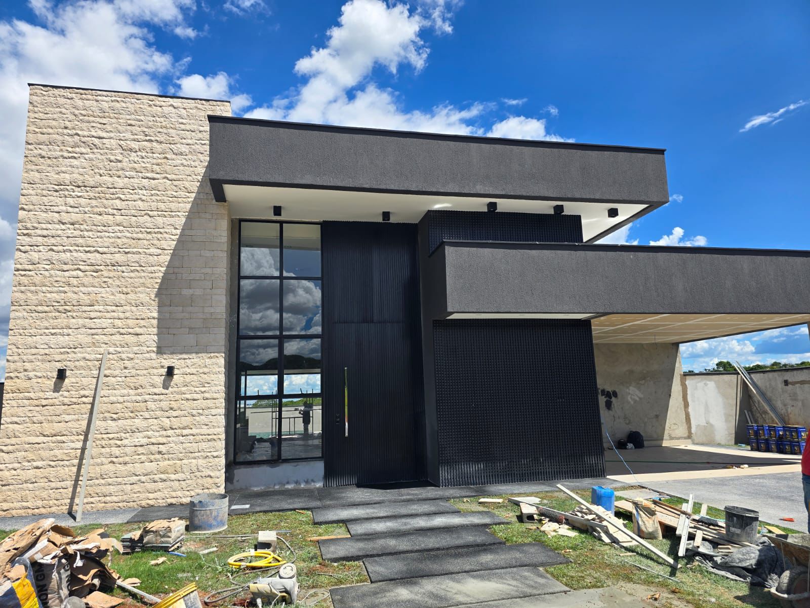 Casa Térrea de Alto Padrão no Condomínio Plateau D'or - 3 Suítes + Escritório