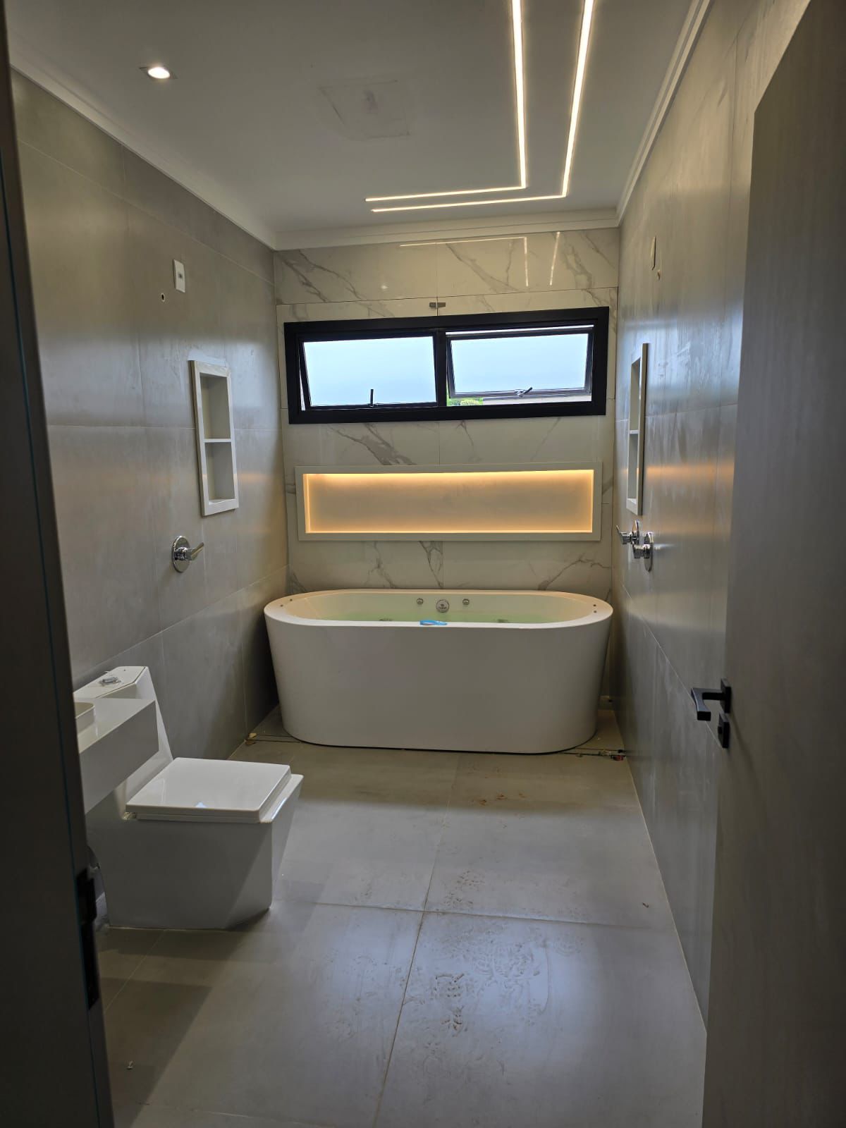 Casa Térrea de Alto Padrão no Condomínio Plateau D'or - 3 Suítes + Escritório