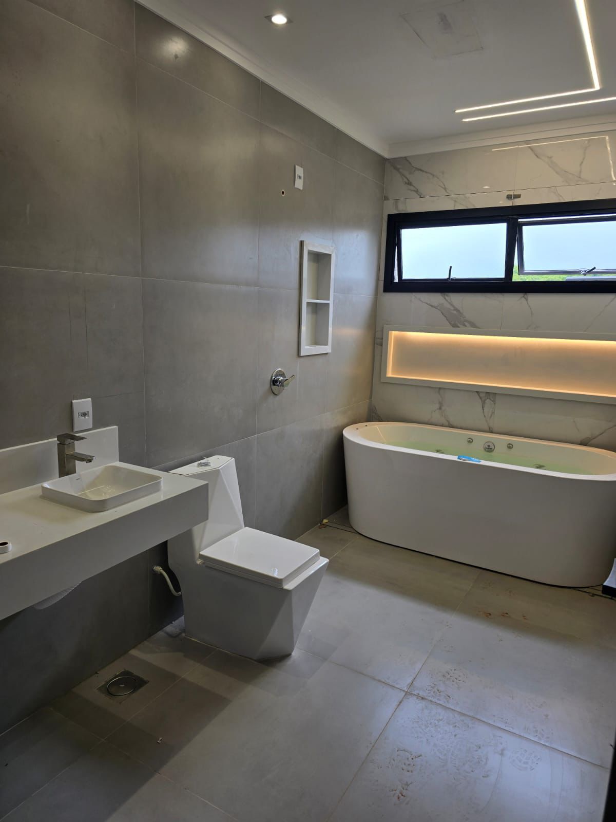 Casa Térrea de Alto Padrão no Condomínio Plateau D'or - 3 Suítes + Escritório