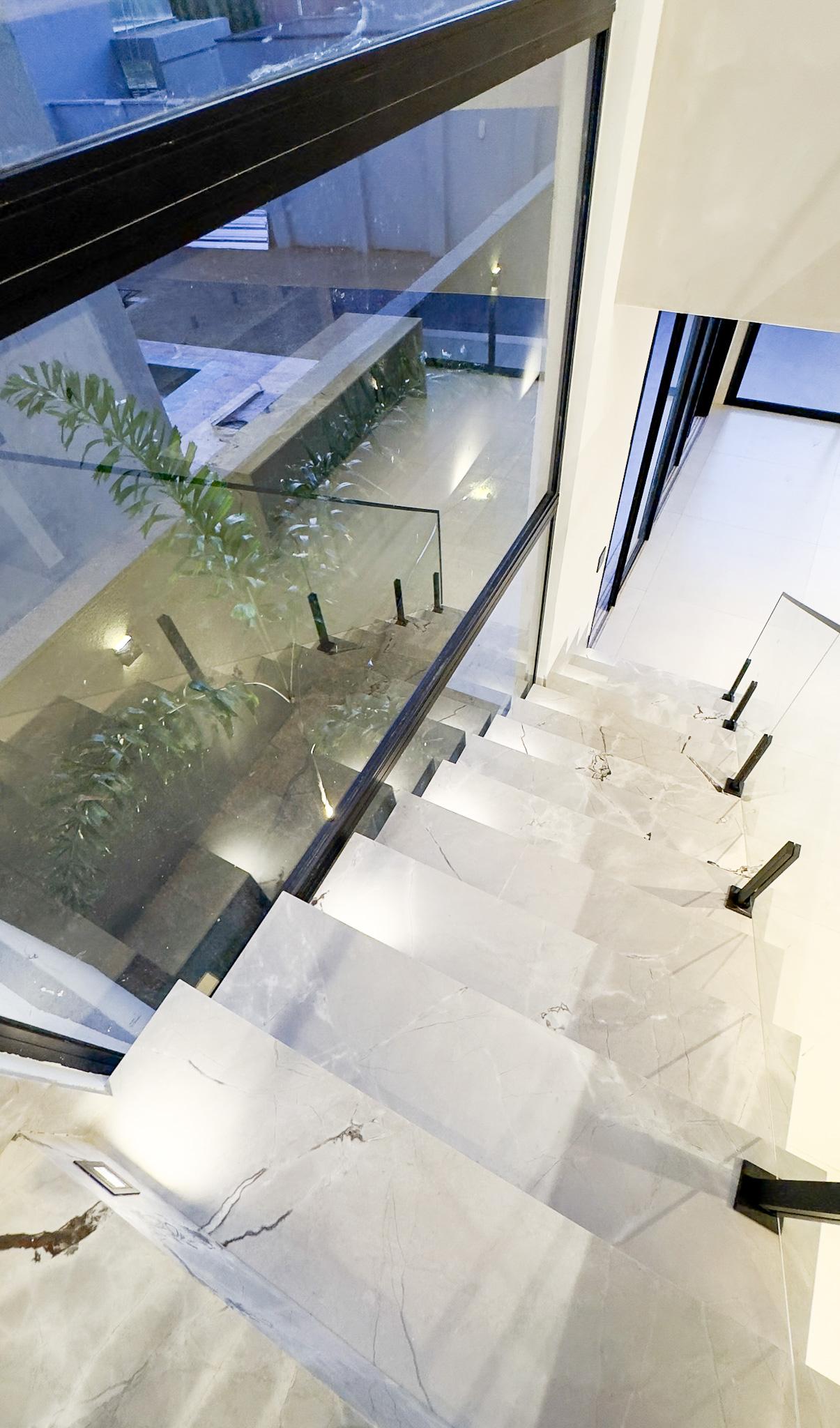 Sobrado de Alto Padrão com 4 Suítes - Condomínio Jardins Capri