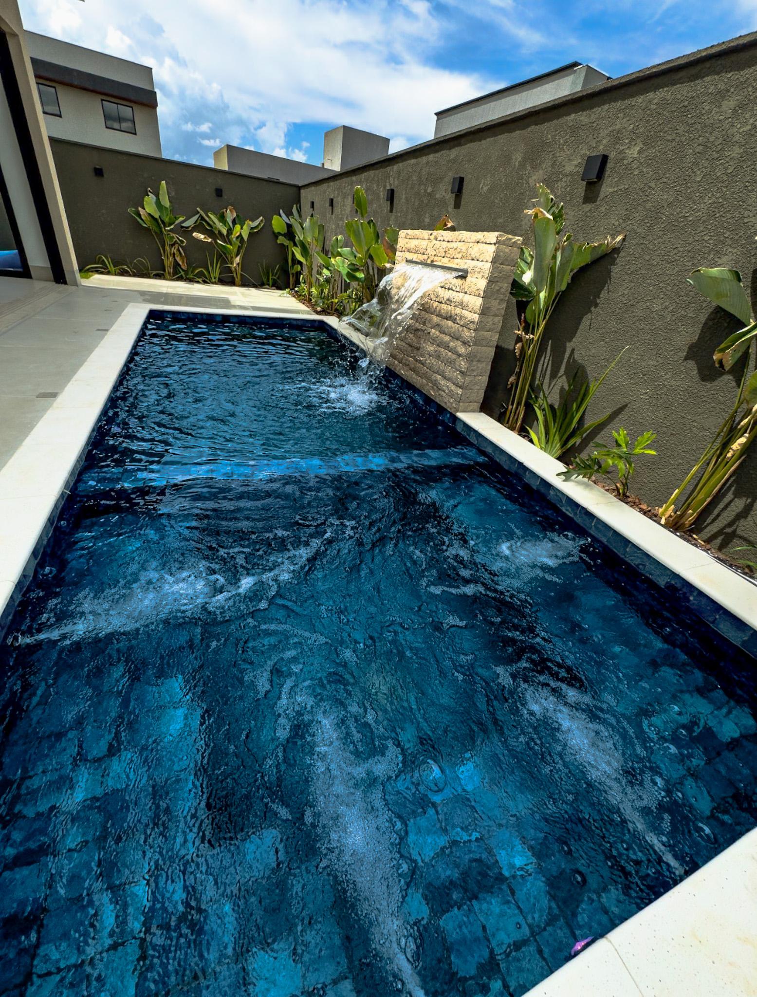 Sobrado de Alto Padrão com 4 Suítes - Condomínio Jardins Capri