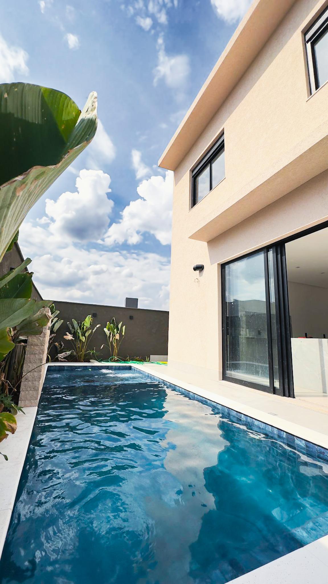 Sobrado de Alto Padrão com 4 Suítes - Condomínio Jardins Capri