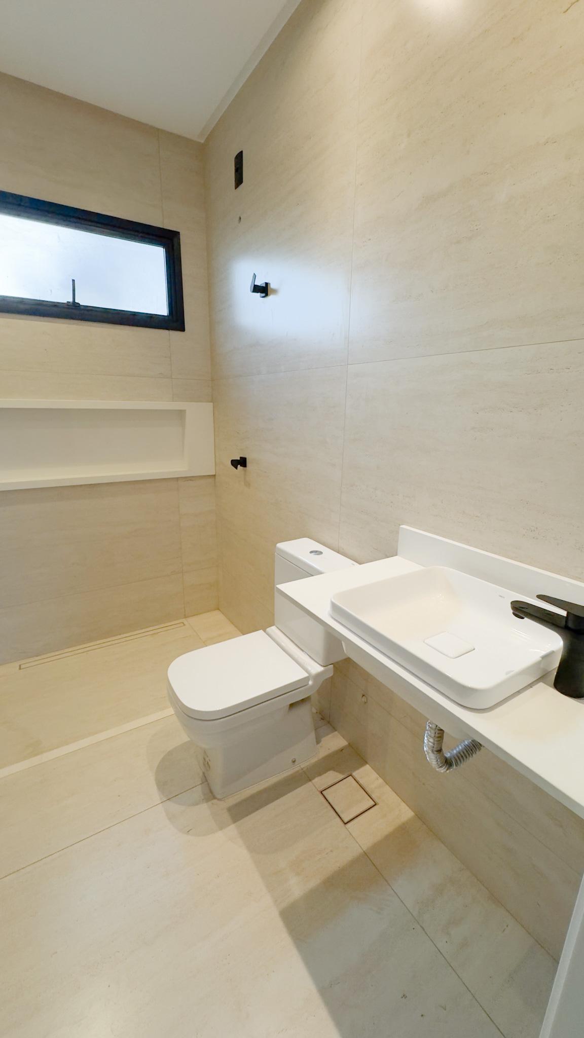 Sobrado de Alto Padrão com 4 Suítes - Condomínio Jardins Capri