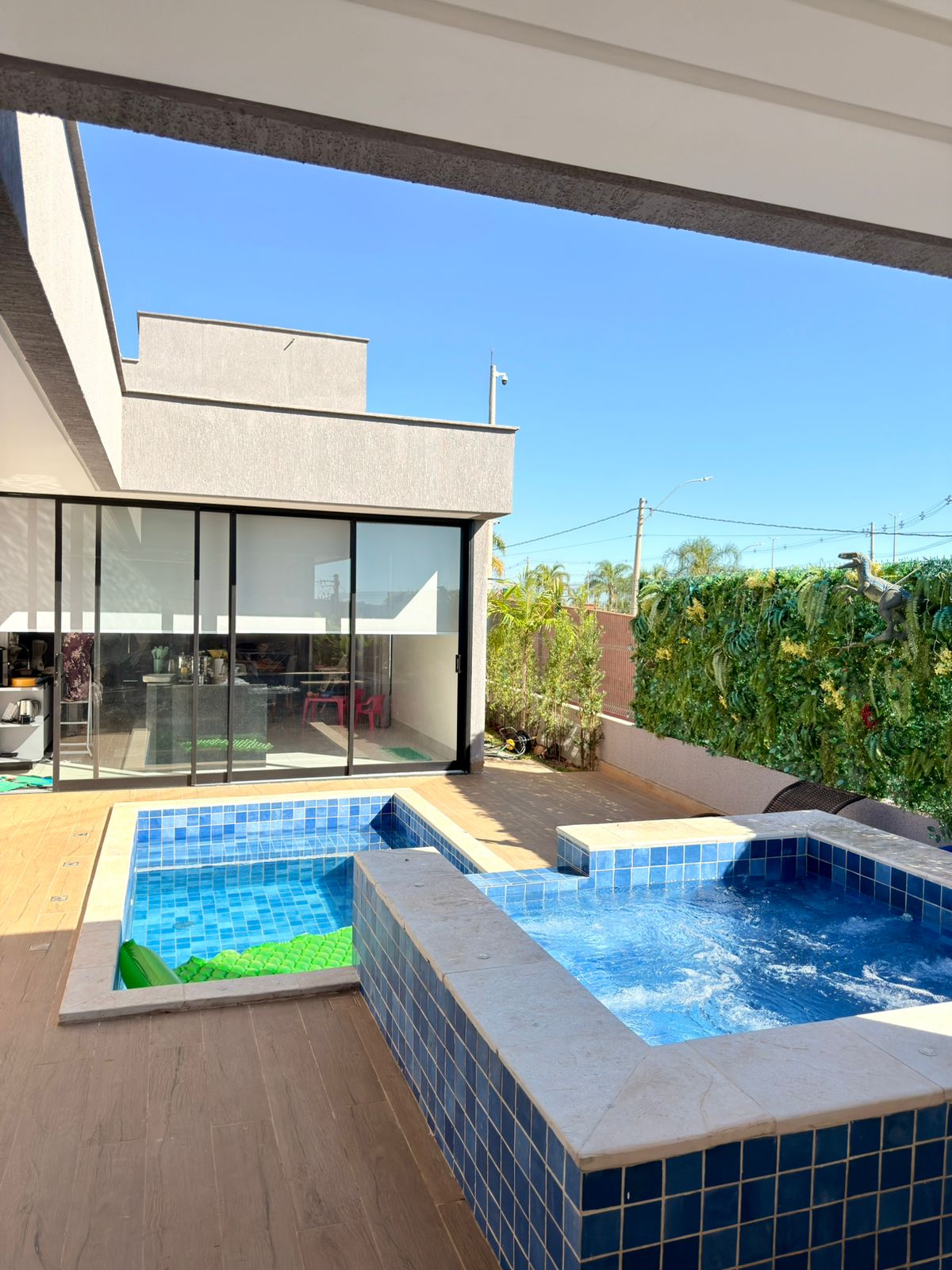 Casa Térrea Alto Padrão no Condomínio Jardins Nápoles - Lote Privilegiado de 463m²