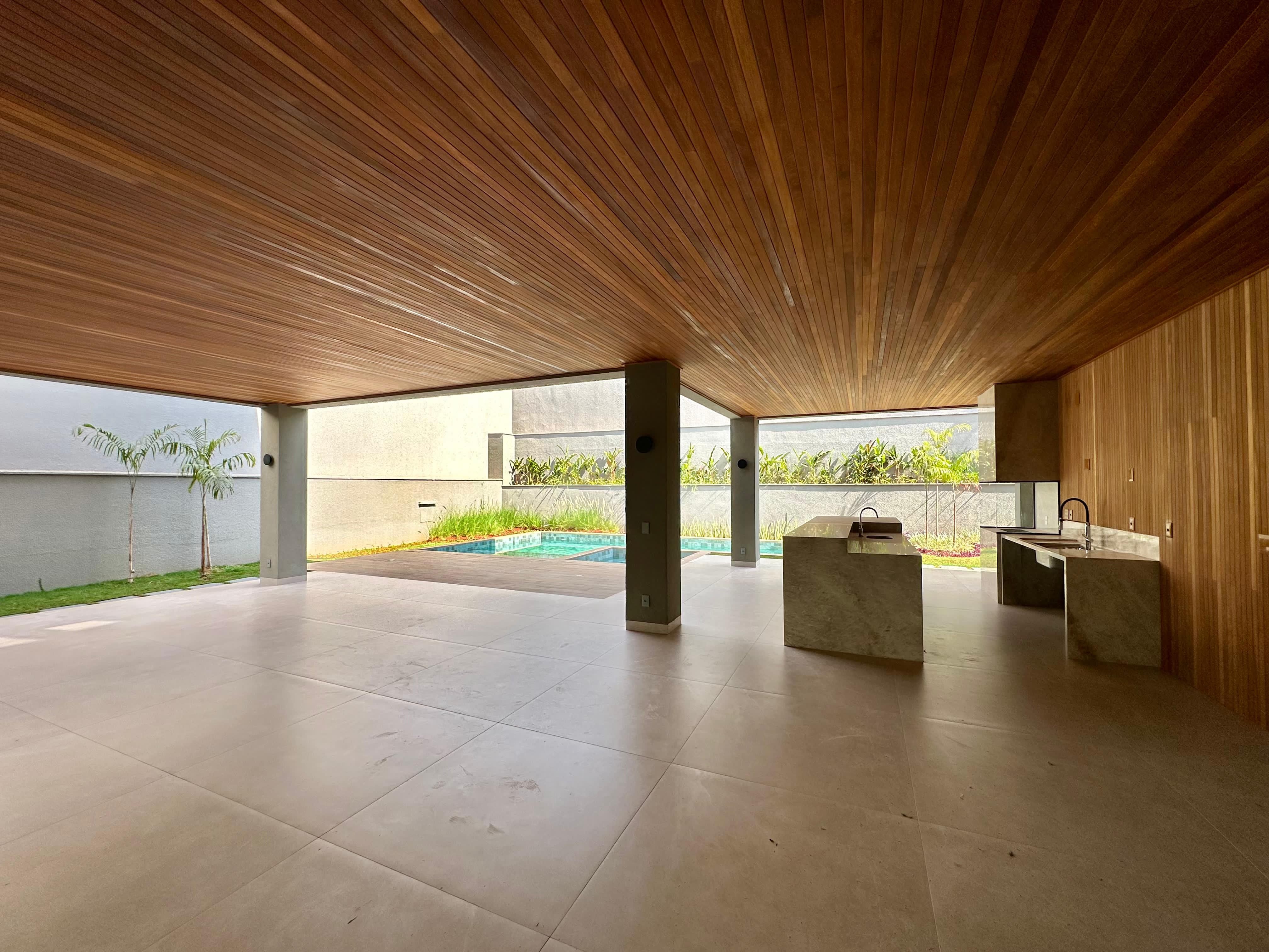 Casa Alto Padrão no Alphaville Flamboyant - 5 Suítes com Piscina
