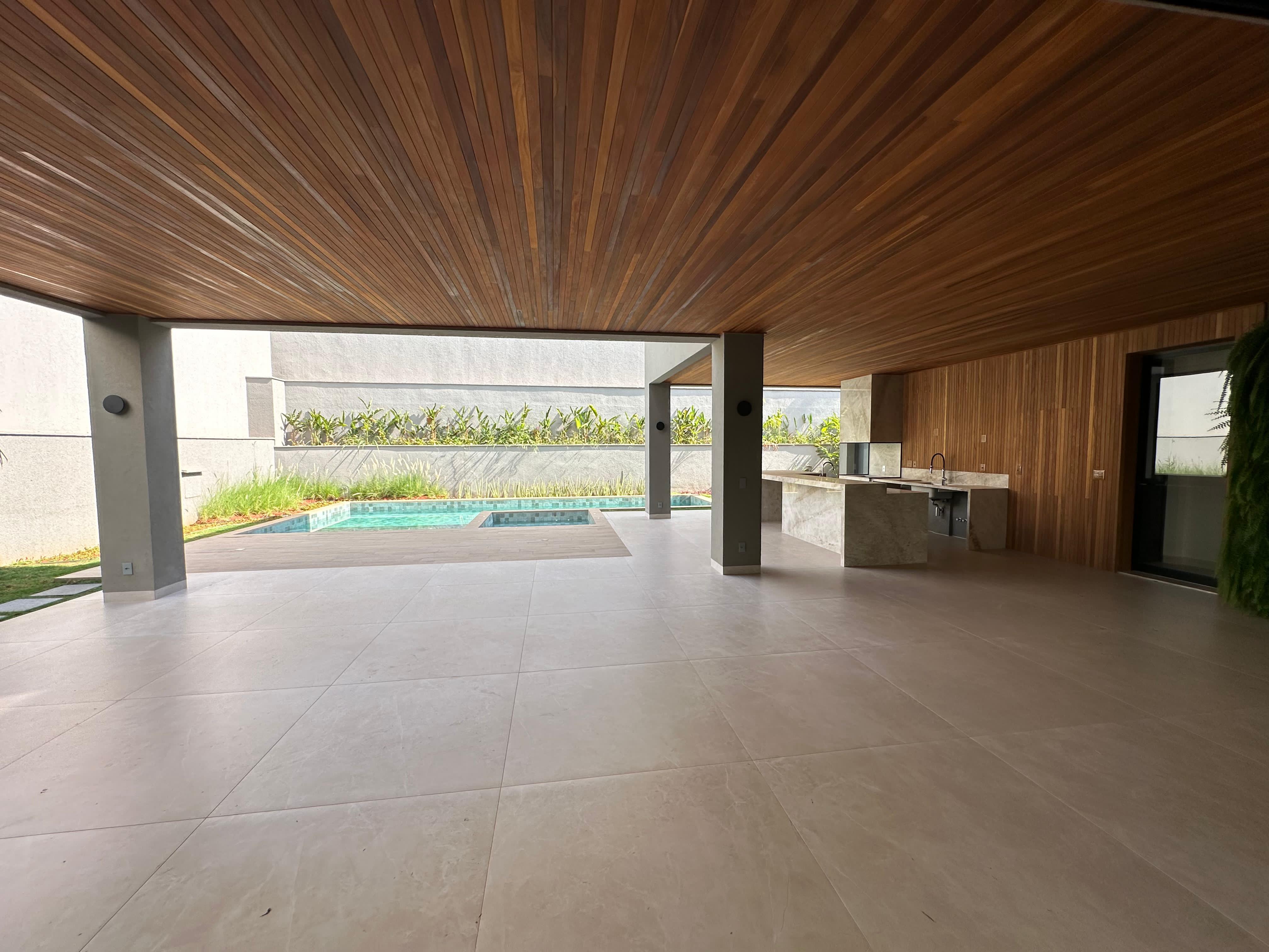Casa Alto Padrão no Alphaville Flamboyant - 5 Suítes com Piscina