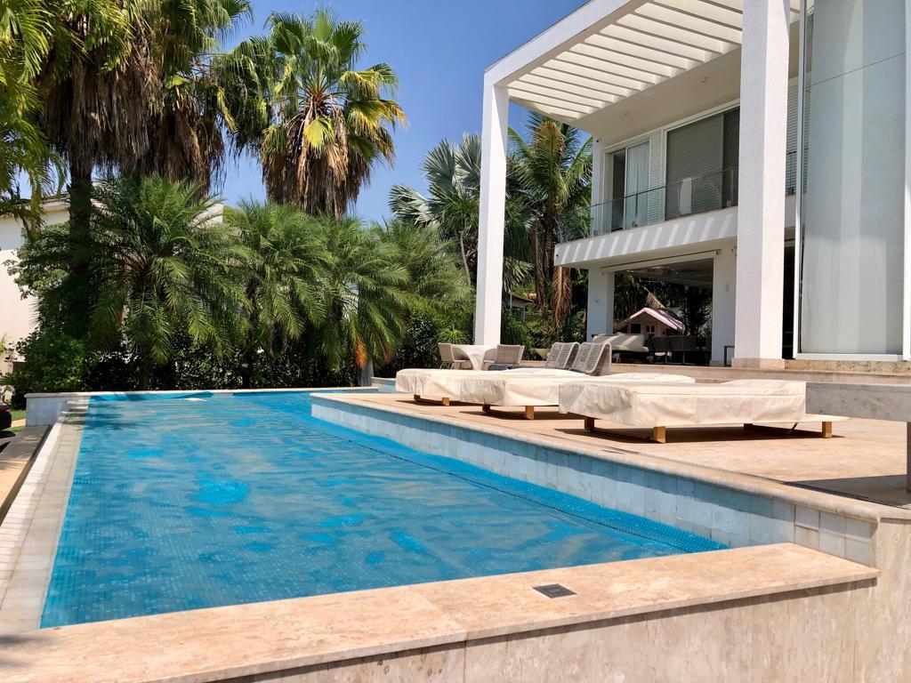 Casa de Alto Luxo no Alphaville Flamboyant - 5 Suítes com Piscina Borda Infinita