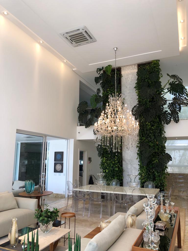 Casa de Alto Luxo no Alphaville Flamboyant - 5 Suítes com Piscina Borda Infinita