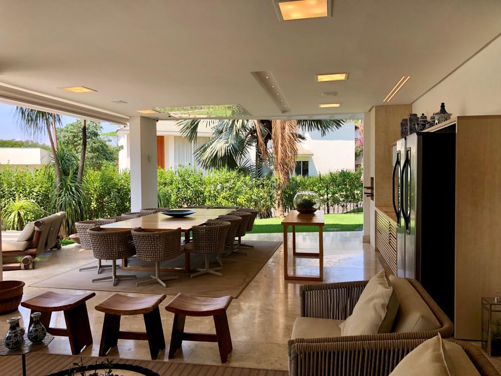 Casa de Alto Luxo no Alphaville Flamboyant - 5 Suítes com Piscina Borda Infinita