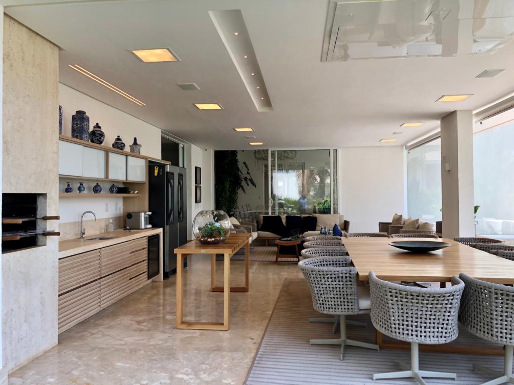 Casa de Alto Luxo no Alphaville Flamboyant - 5 Suítes com Piscina Borda Infinita