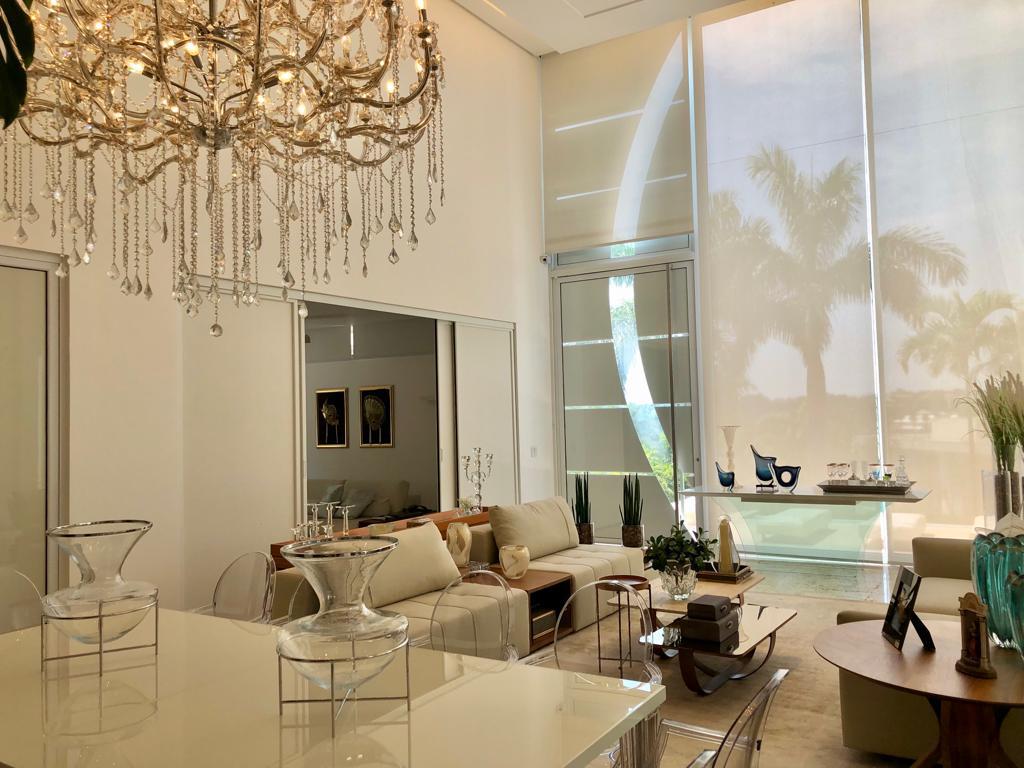 Casa de Alto Luxo no Alphaville Flamboyant - 5 Suítes com Piscina Borda Infinita
