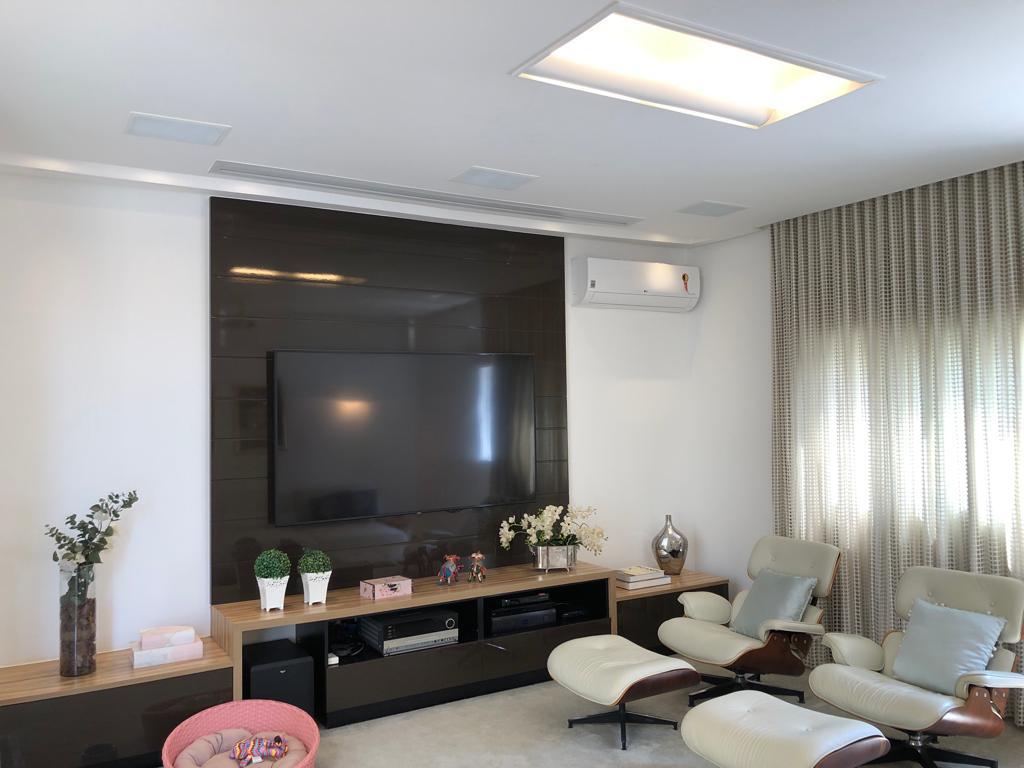 Casa de Alto Luxo no Alphaville Flamboyant - 5 Suítes com Piscina Borda Infinita