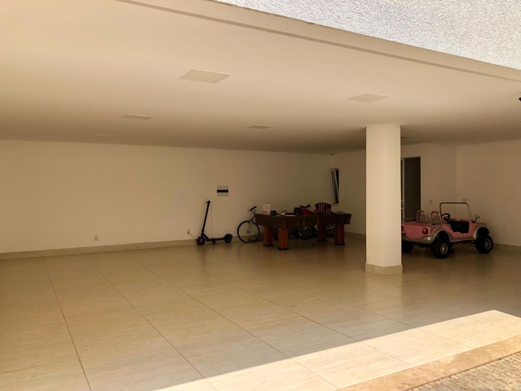 Casa de Alto Luxo no Alphaville Flamboyant - 5 Suítes com Piscina Borda Infinita